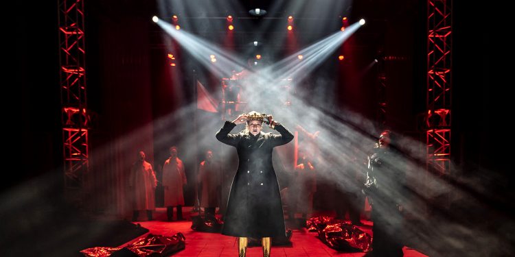 Katy Sullivan Blazes New Ground in Powerful Chicago Shakespeare “Richard III”