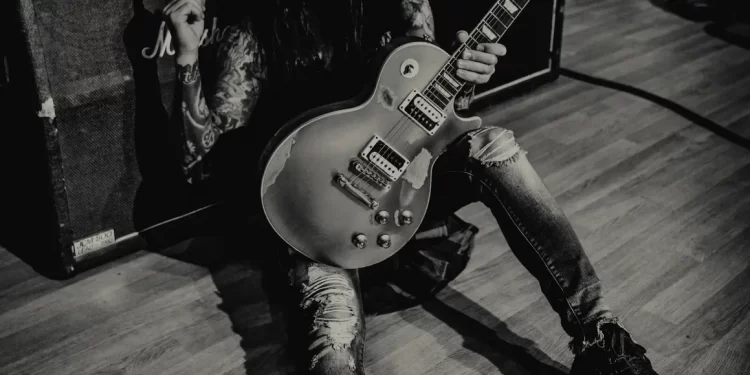 Famed Rock Guitarist Michael Thomas Releases Solo Single ‘Hammer of a Gun’