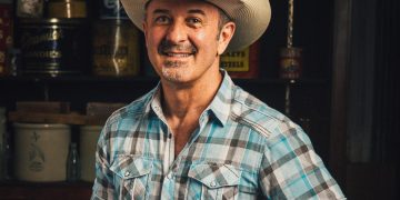 Robbie Shoults – Bear Creek Smokehouse’s Celebrity Chef with A Bigger-Than-Life Personality